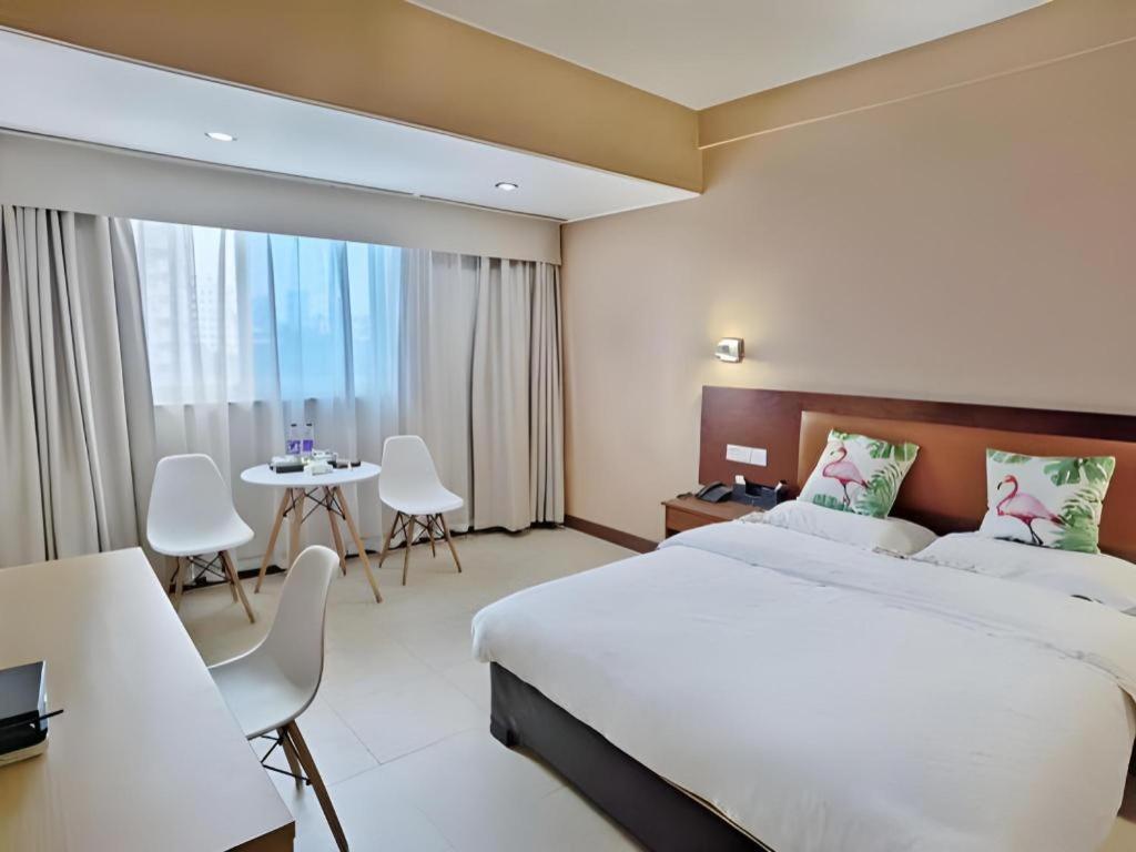 Wings Hotel Canton Esterno foto