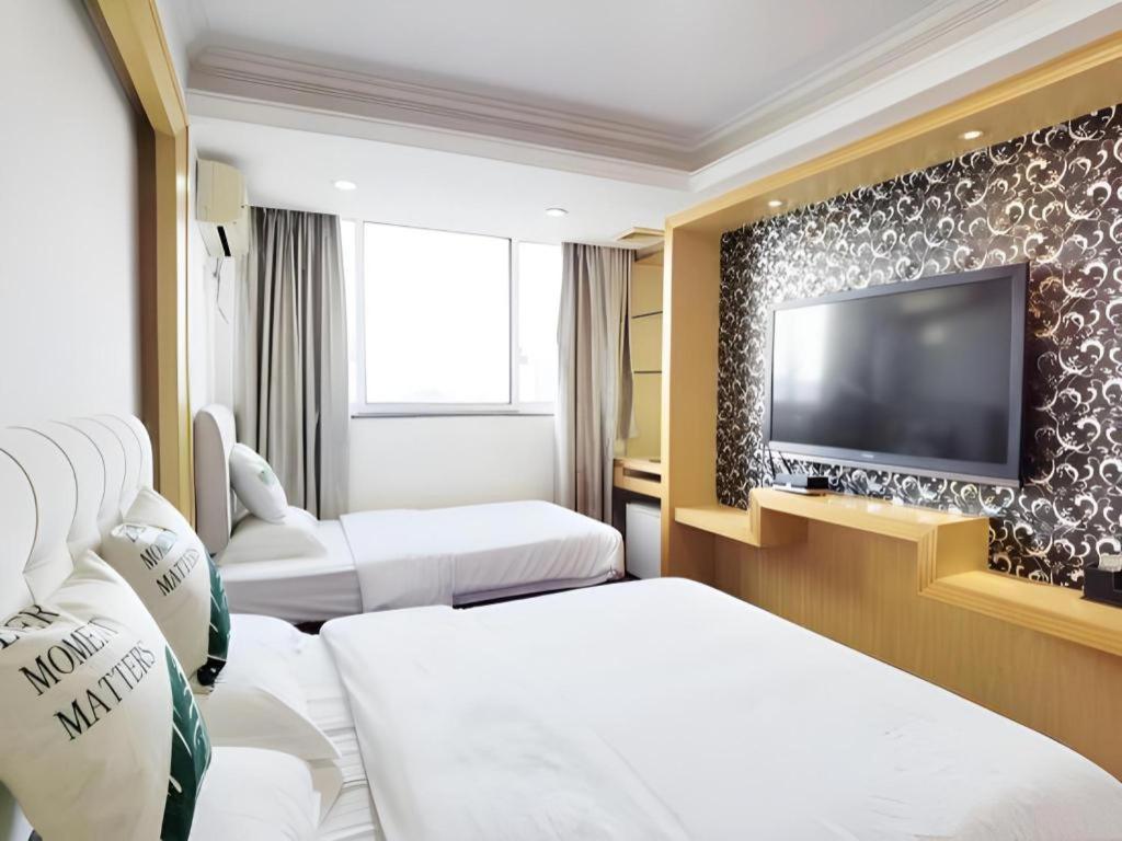 Wings Hotel Canton Esterno foto