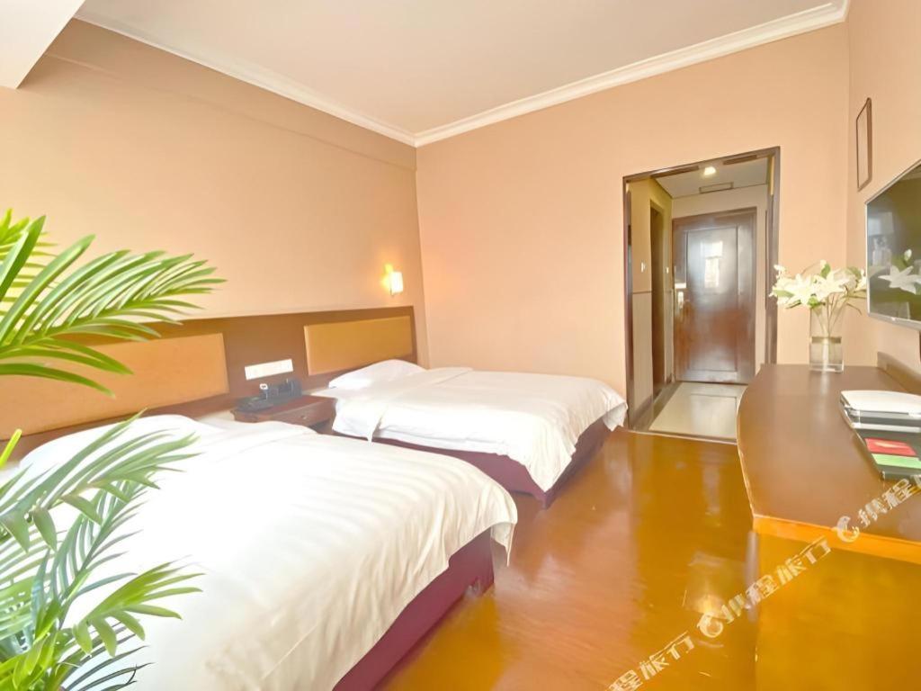 Wings Hotel Canton Esterno foto