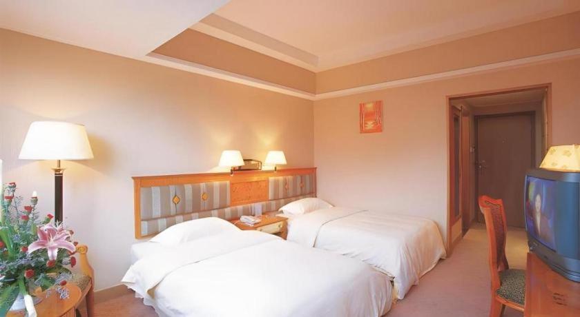 Wings Hotel Canton Esterno foto